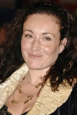 Lucy Cohu