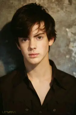 Skandar Keynes