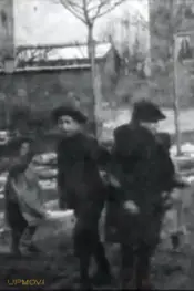 Jeux d'enfants dans une rue