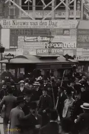 A Tram Crowd on Sunday in Dam Square