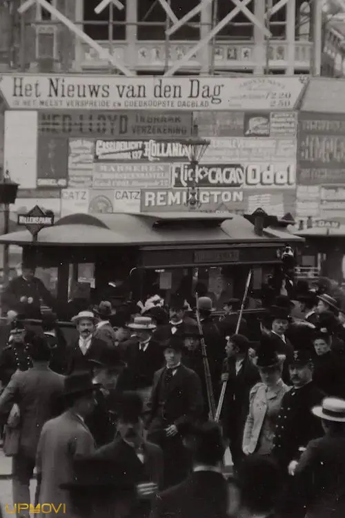 A Tram Crowd on Sunday in Dam Square